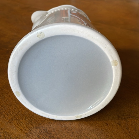 Scalloped gray pitcher - Picture 3 of 3